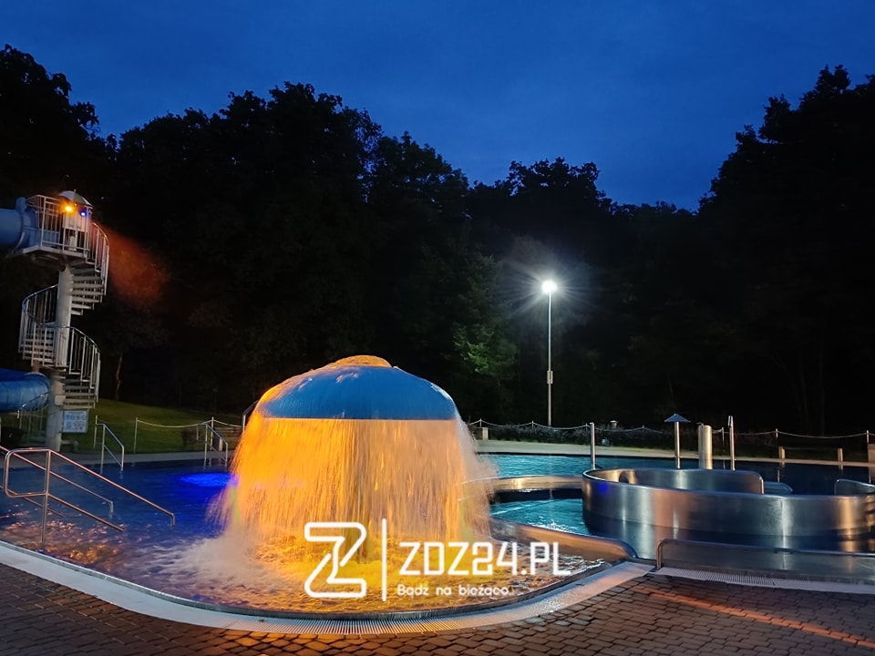 news 2025 07 nocne plywanie na basenie w zdzieszowicach 15