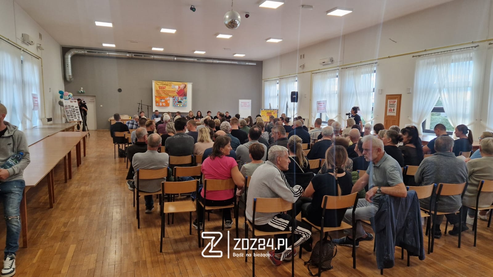 news 2025 09 spotkanie w sprawie przyszlosci szkol w zyrowej i januszkowicach 02