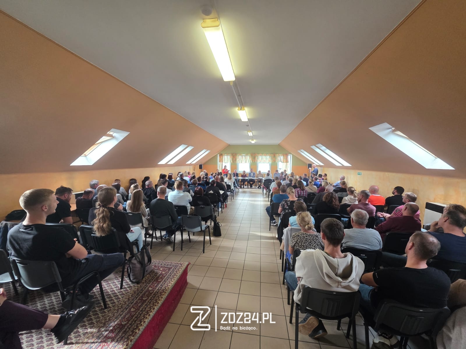 news 2025 09 spotkanie w sprawie przyszlosci szkol w zyrowej i januszkowicach 05