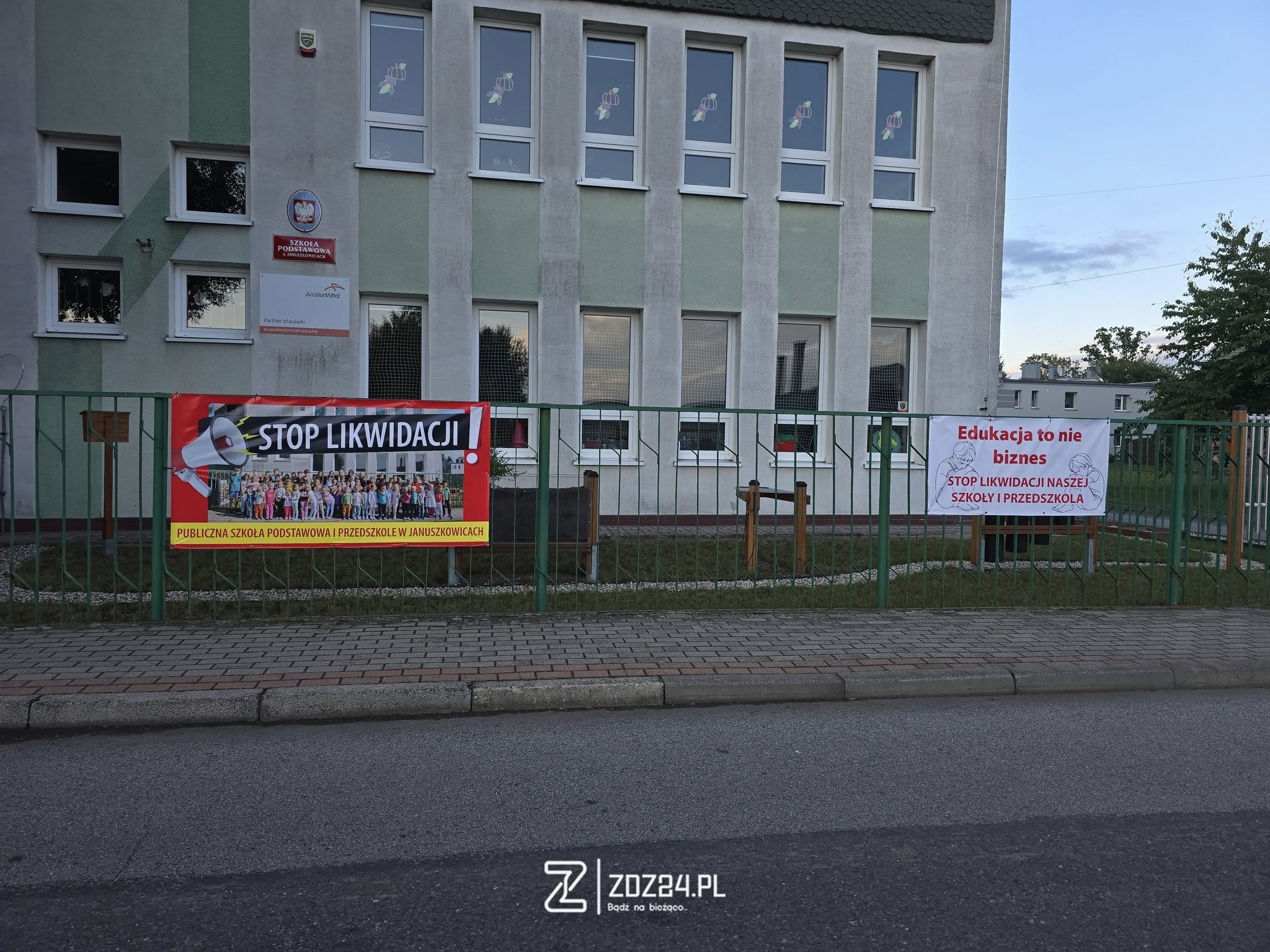 news 2025 09 spotkanie w sprawie przyszlosci szkol w zyrowej i januszkowicach 07