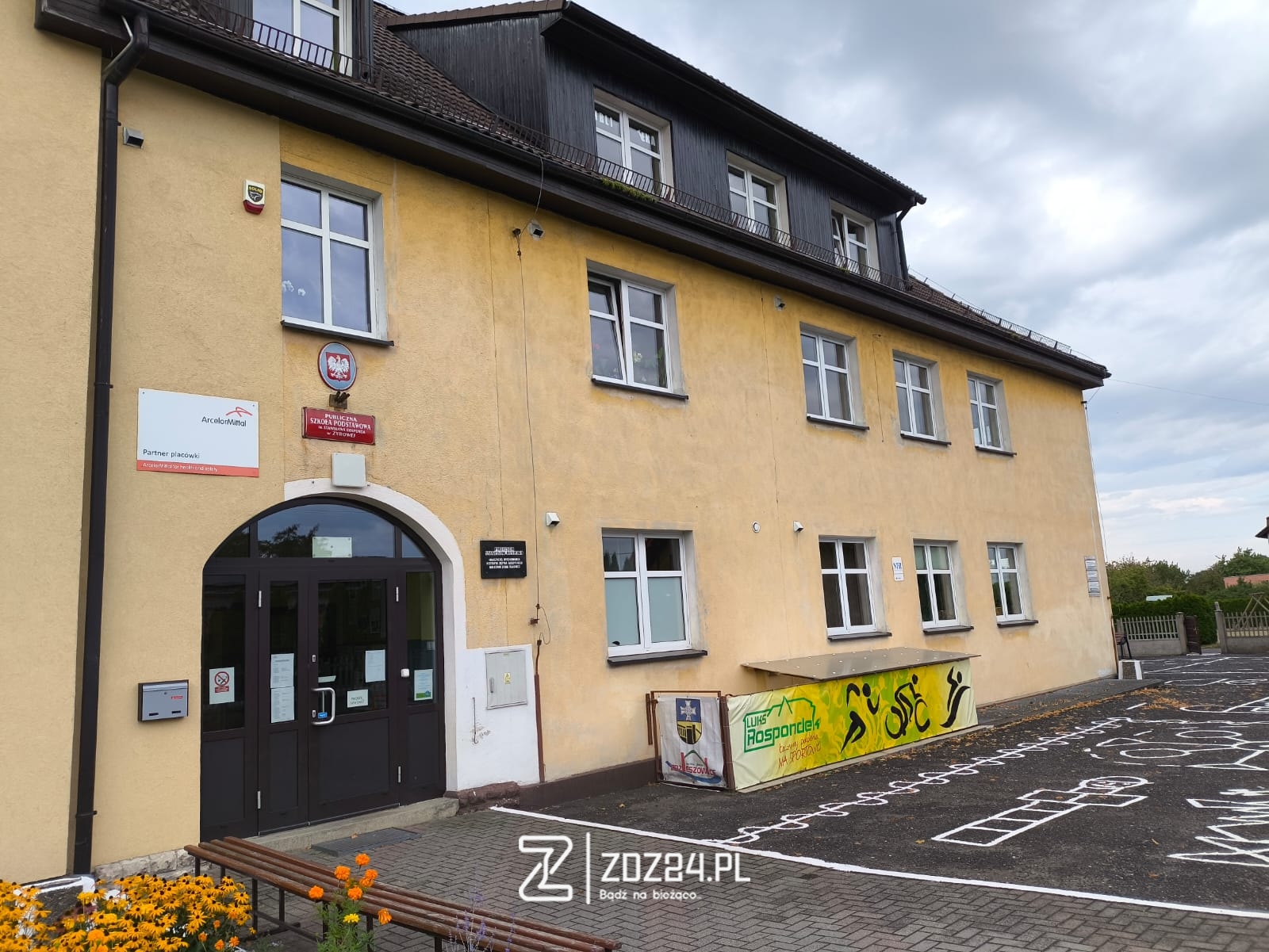 news 2025 09 spotkanie w sprawie przyszlosci szkol w zyrowej i januszkowicach 08